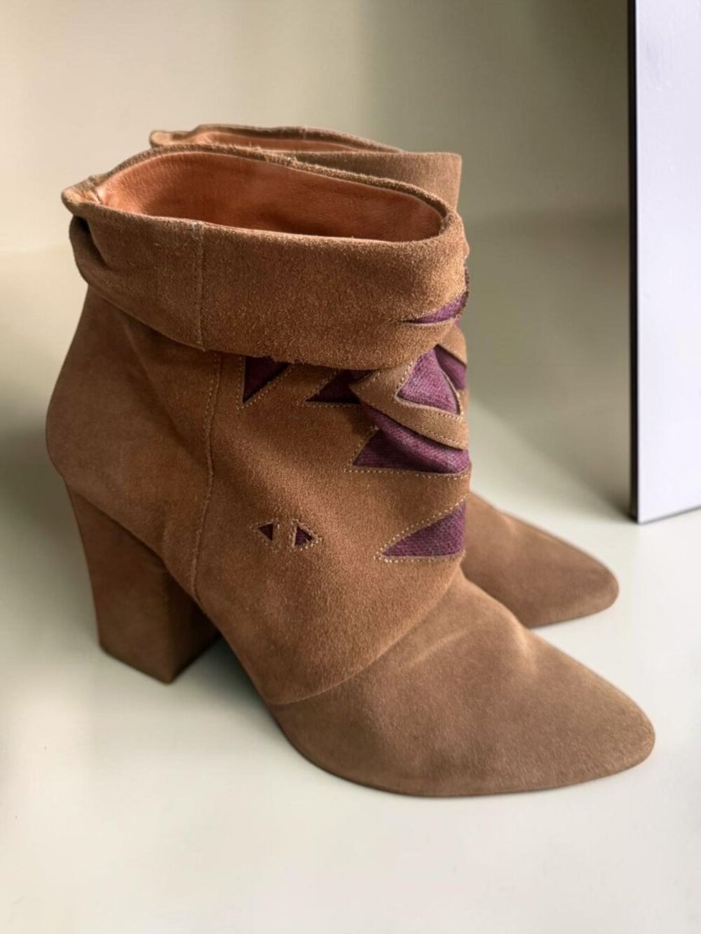 HOWDY Tan Suede Patterned Ankle Booties Boots Size 36 / US 6